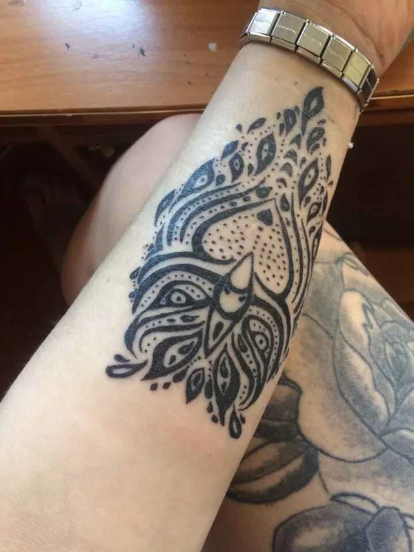 black ornamental tatouage sur forearm #14534 | Artiste tatoueur Shelk