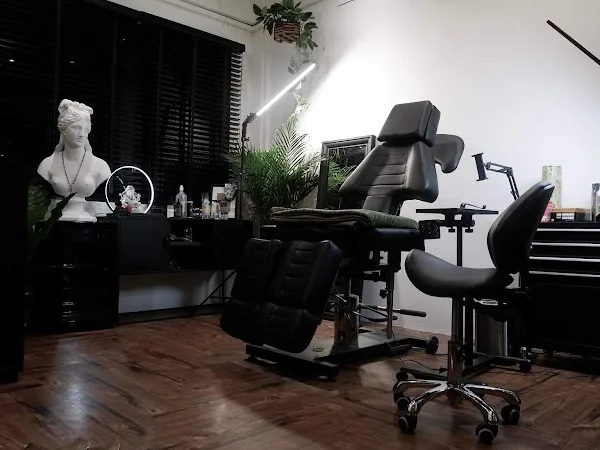 Blackout Ink - Tattoo & Piercing ร้านสัก,เจาะ เจริญกรุง