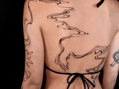 El estilo asiático se fusiona con el Fine Line de Brooklyn: Los tatuajes de Cindy You
