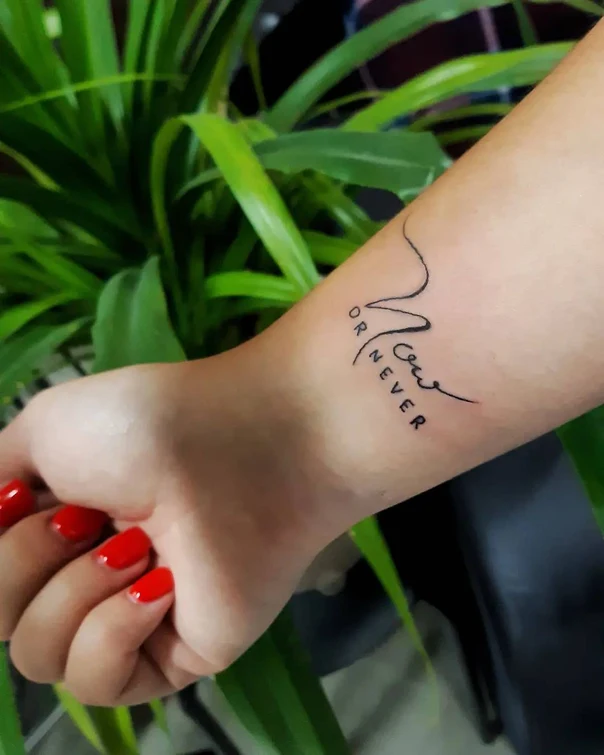 Файнлайн Text tattoo на Запястье