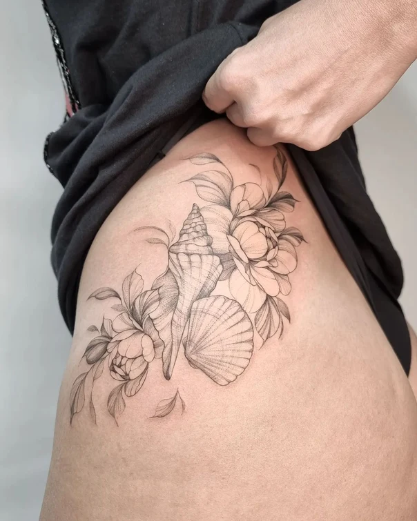 Fineline Shell, Flower tattoo on Hip