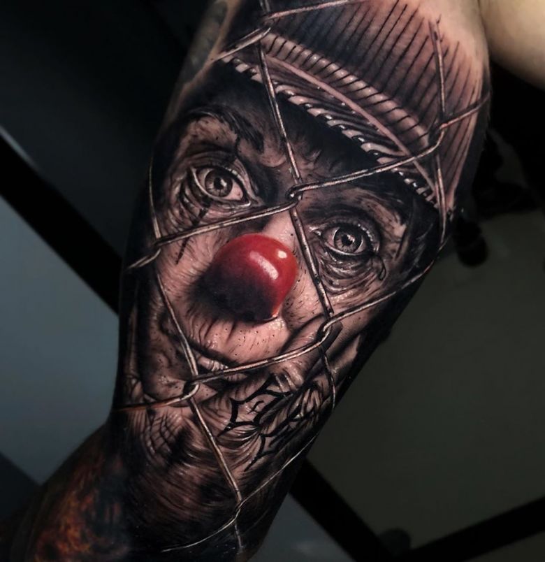 Каждый может стать клоуном в татуировках Alberto Escobar