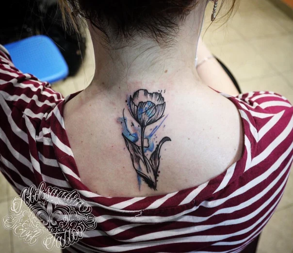 Скетч / Набросочная Flower tattoo на Back of neck