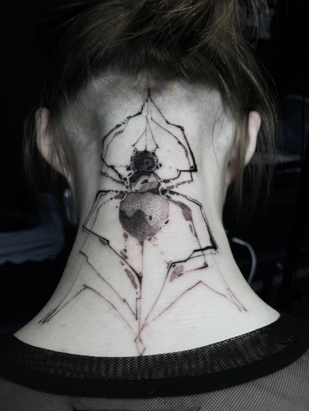 Лайнворк Spider tattoo на Back of neck