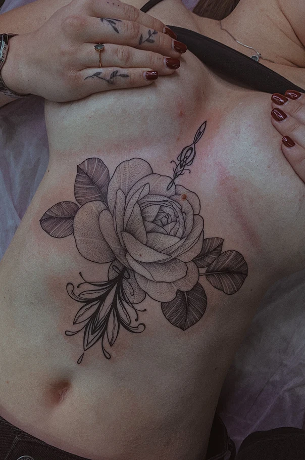 Файнлайн Rose, Leaves tattoo на Грудина