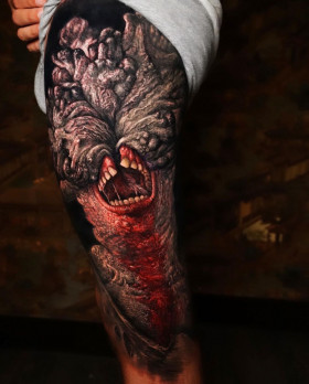 Дьявол в деталях: реалистичная хоррор татуировка Adrian Sanchez