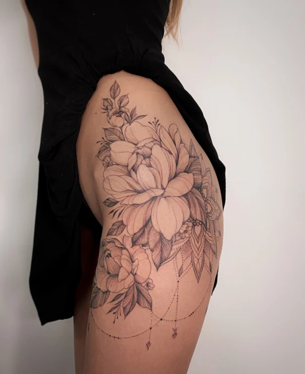 Fineline Flowers, Mandala tattoo on Thigh