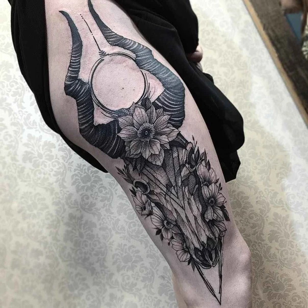 Blackwork Skull, Flowers tattoo on Thigh