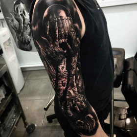Гиперреалистичные черно-серые татуировки Drew Apicture