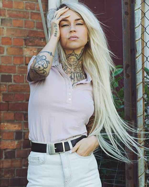 Тату модель Sara Fabel