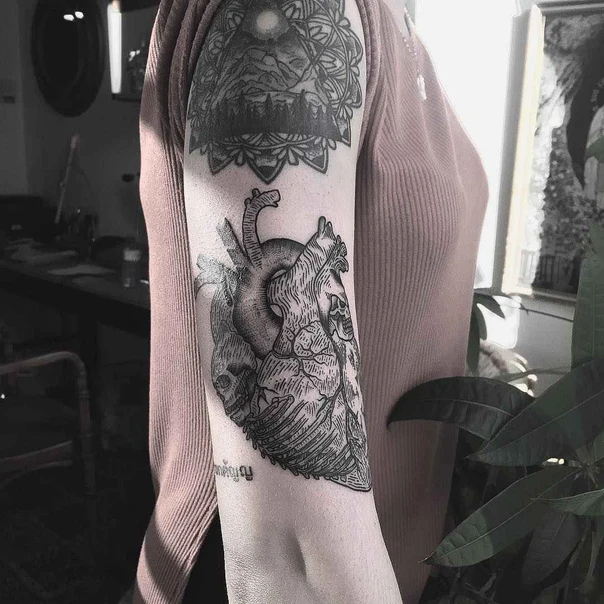 Blackwork Heart, Skull tattoo on Forearm