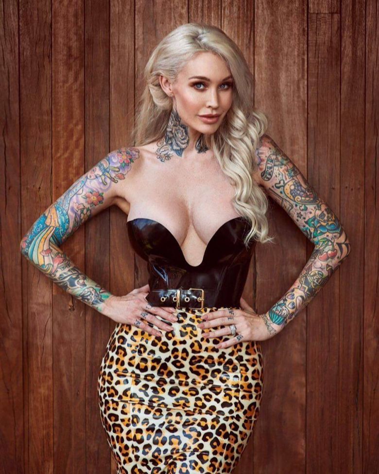 Татуированная пин-ап модель Sabina Kelley, альтернативная фото модель, девушка с тату | США