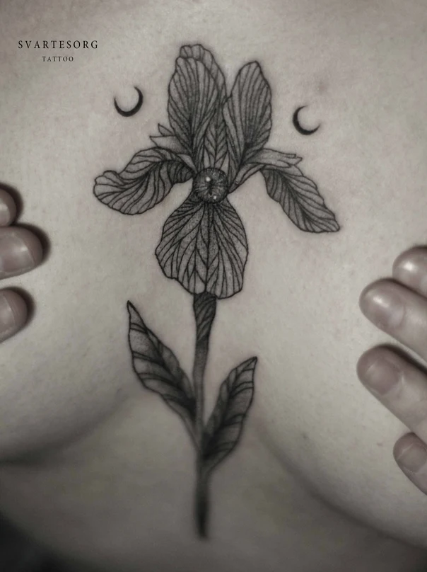 Лайнворк Flower, Moon tattoo на Грудина