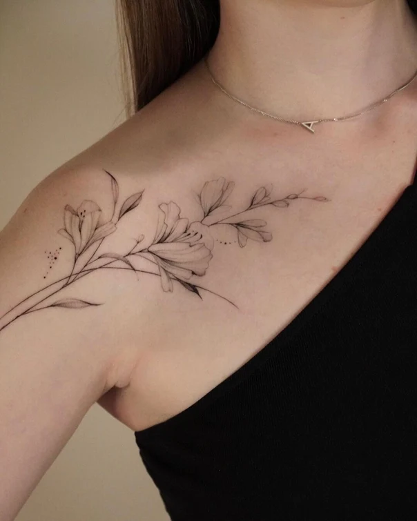 Fineline Flower, Leaf tattoo on Collarbone