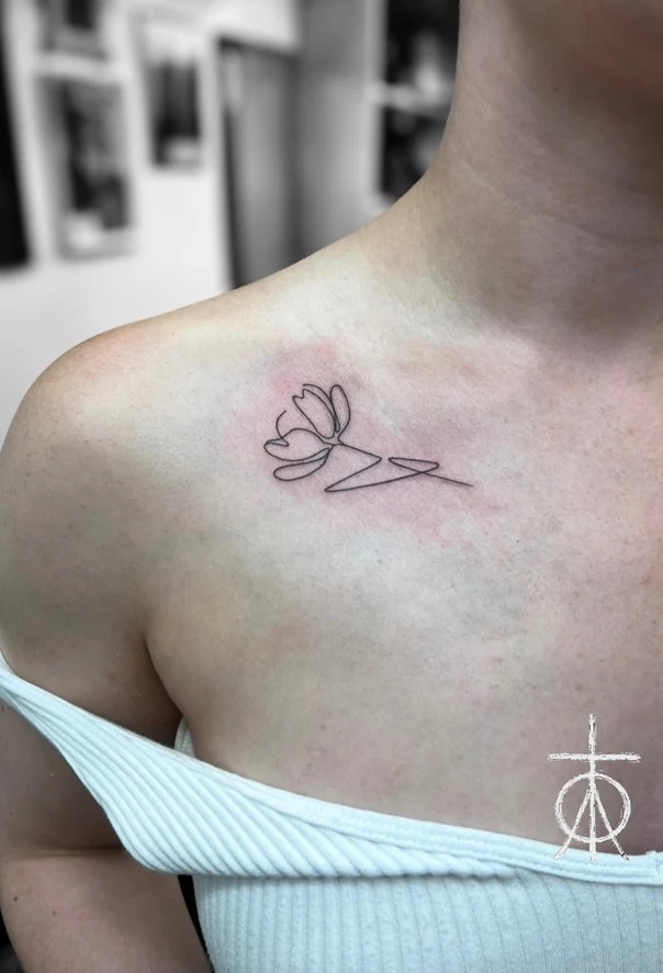 Linework Botanic tattoo on Collarbone