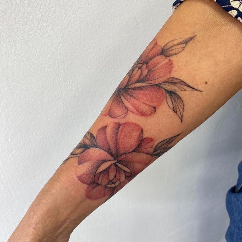 Нежные цветочные татуировки из Заполярья от Марии Шипулиной