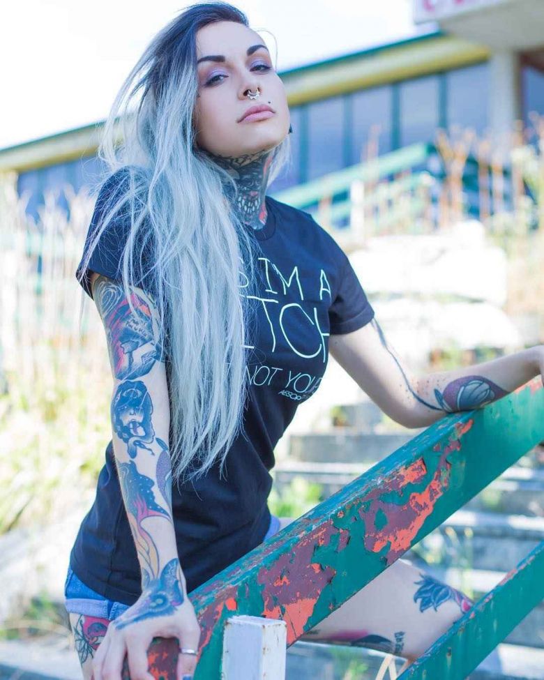 Татуированная модель Slim Suicide , альтернативна фото модель, татуированная девушка | Милан, Италия