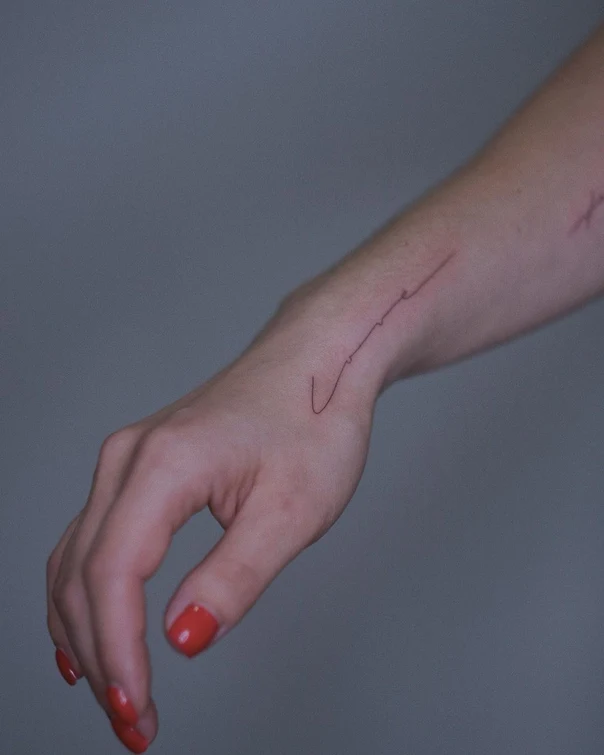 Файнлайн Lettering tattoo на Запястье