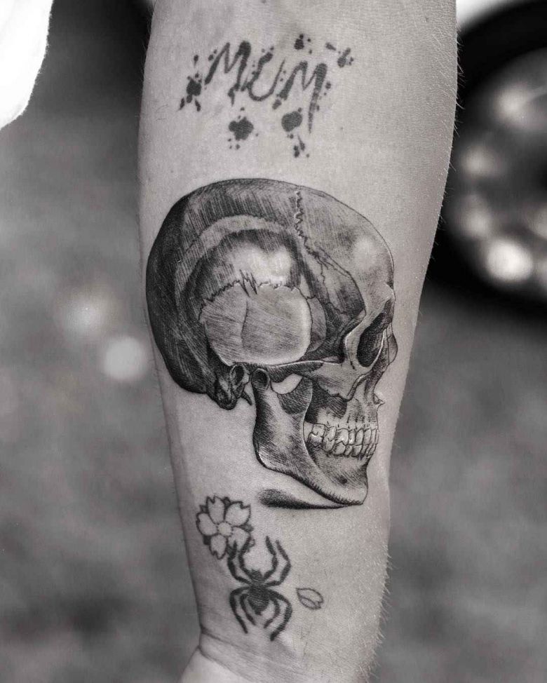 Тату мастер Alessandro Capozzi черно-белые минималистичные авторские татуировки | Рим, Италия