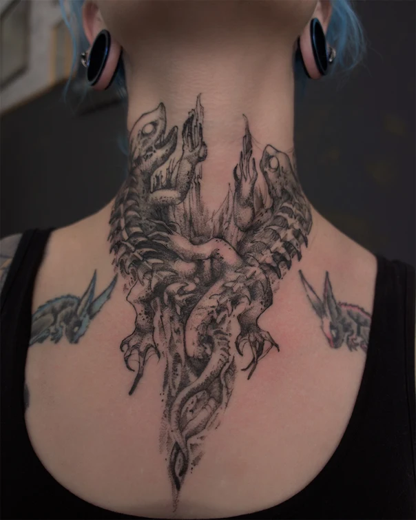Блэкворк Creature, Abstract tattoo на Шея