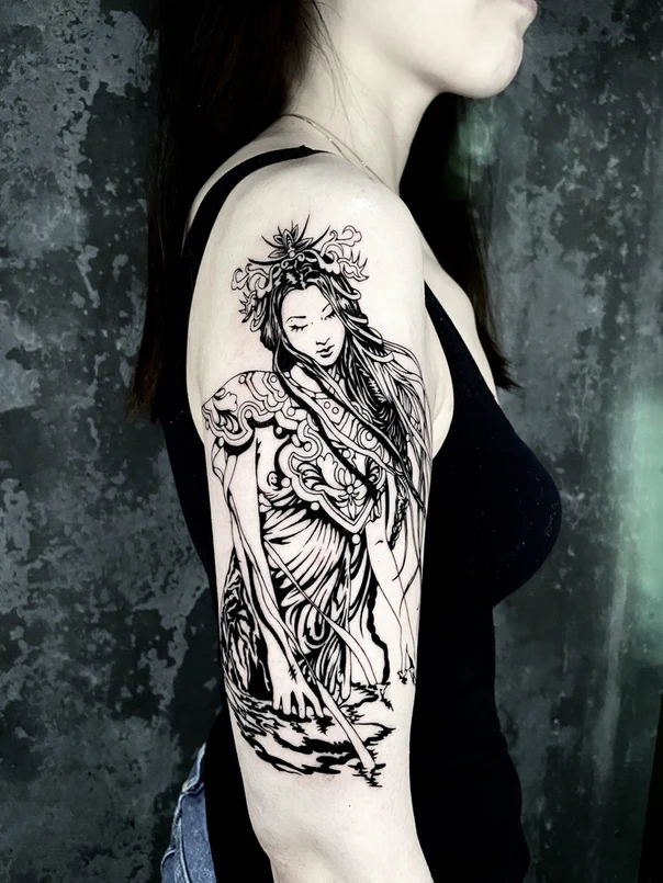 Blackwork Woman, Water tattoo on Upper Arm