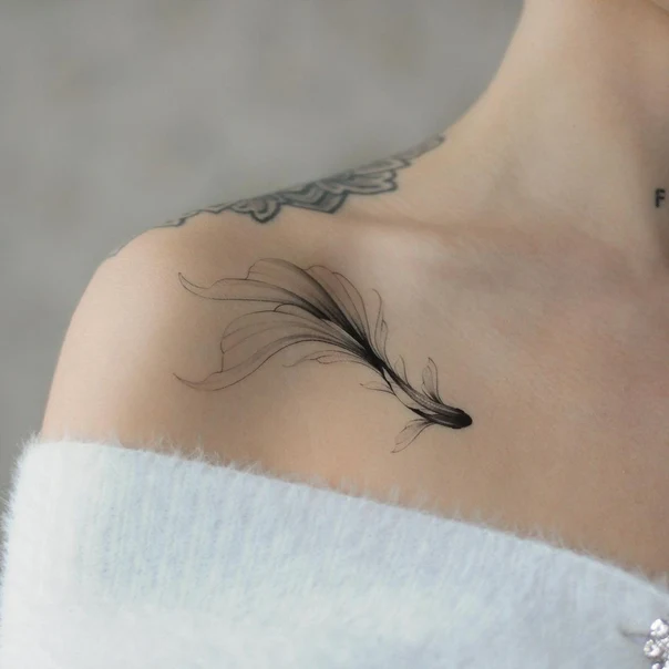 Fineline Fish, Botanic tattoo on Collarbone