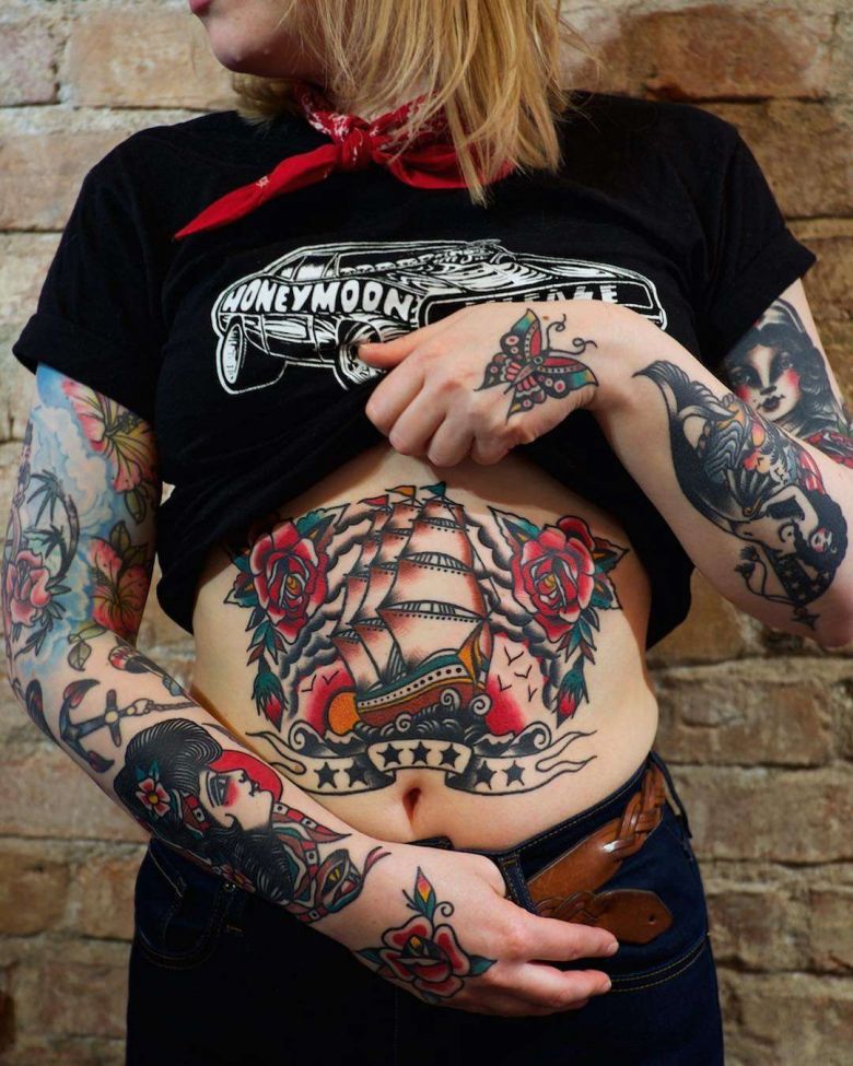 Тату мастер Electric Martina, цветные олд скул, традиционные татуировки. Фото тату | Швеция