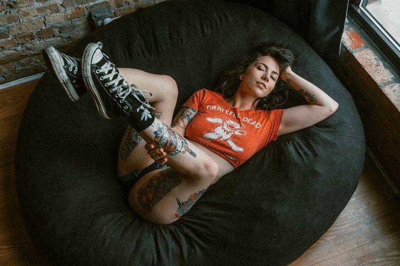 Tattooed model Milenci Kouzlo, alternative photo model, suicide girl