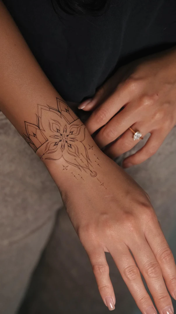Лайнворк Mandala, Geometric tattoo на Запястье