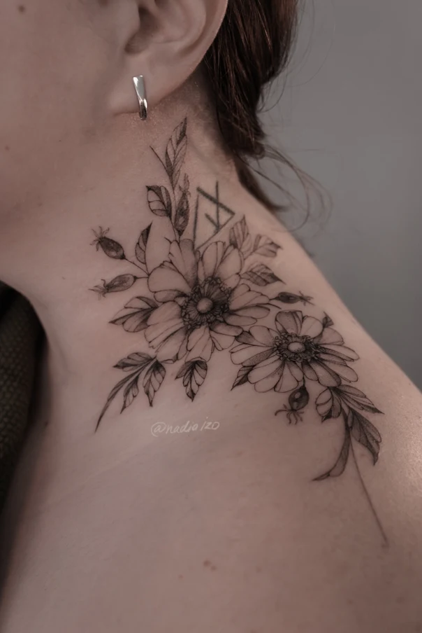 Файнлайн Flowers, Leaves tattoo на Шея