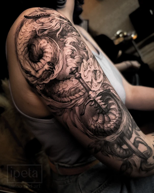 Чёрно-серая Dragon, Sword tattoo на Полный рукав