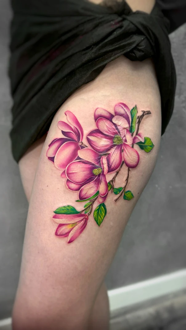 Ботаническая Flowers, Leaves tattoo на Thigh