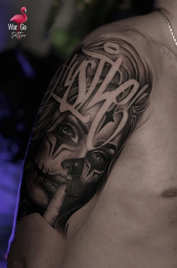Chicano Face, Lettering tattoo on Shoulder