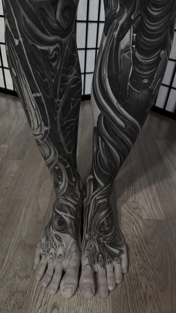 Biomechanical Abstract, Geometric tattoo on Full leg
