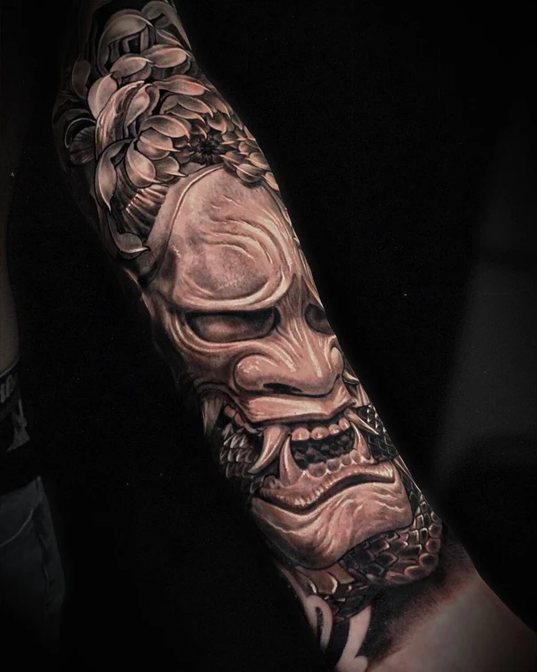 Японская Oni mask, Flower tattoo на Полный рукав