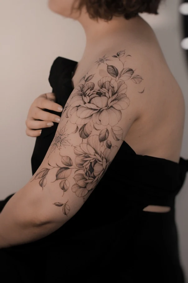 Ботаническая Flowers, Leaves tattoo на Плечо