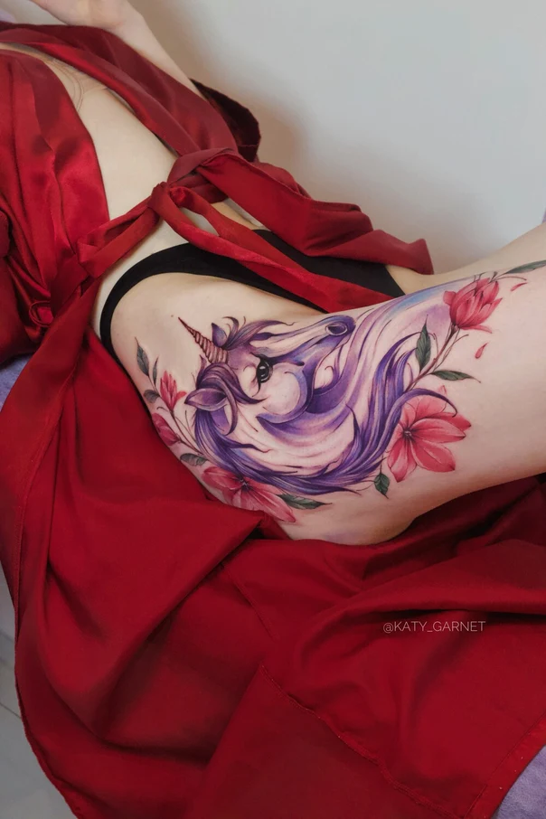 Акварель Unicorn, Flowers tattoo на Thigh