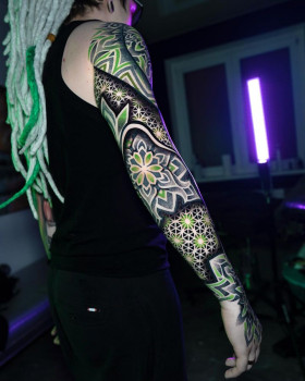 Дотворк и цвет: Эволюция орнаментальной татуировки Kostik Dry