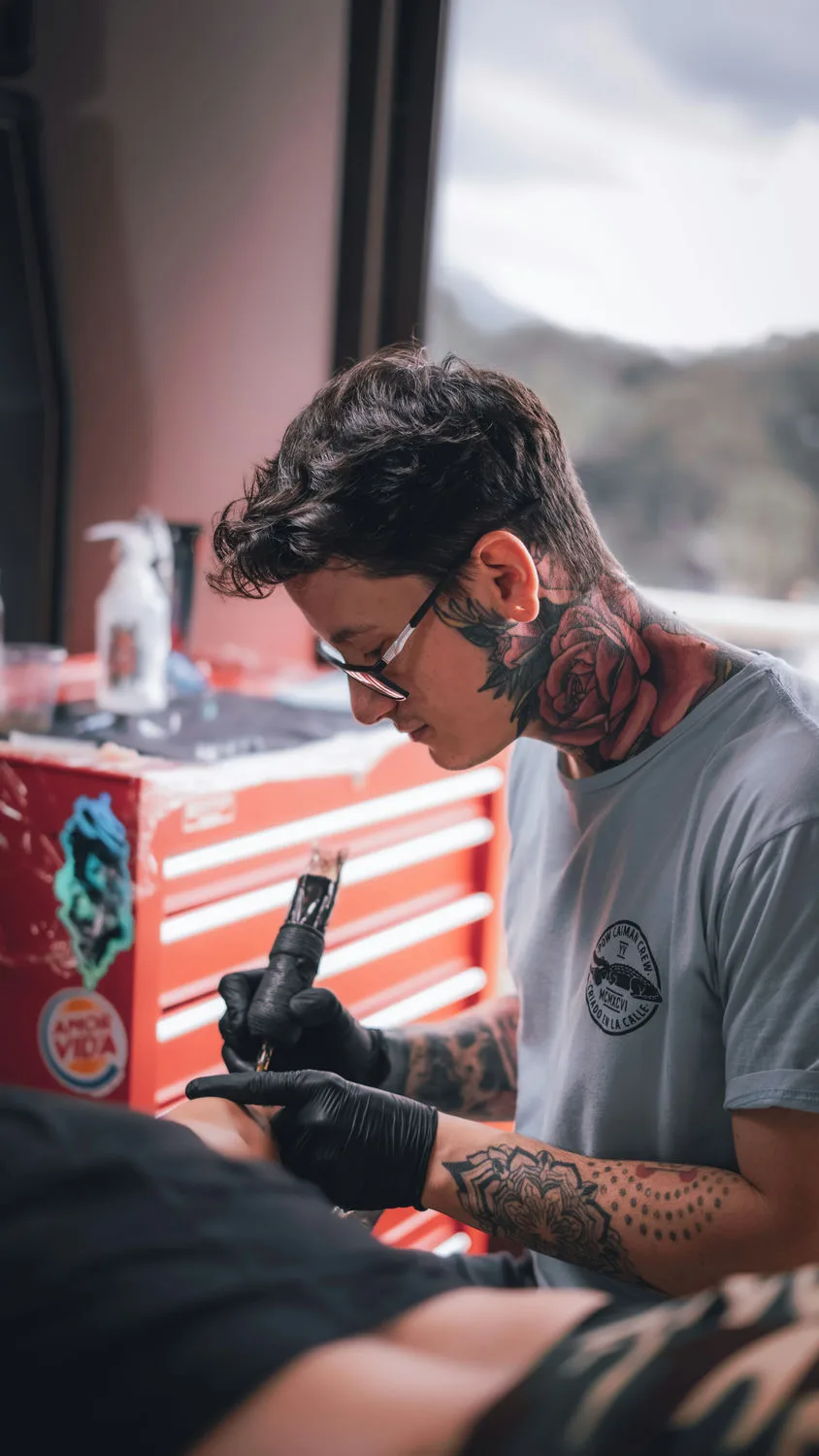 Artista del tatuaje Daniel Lago