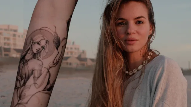 Anastasia Stef Tattoo의 우아한 파인 라인 그래픽