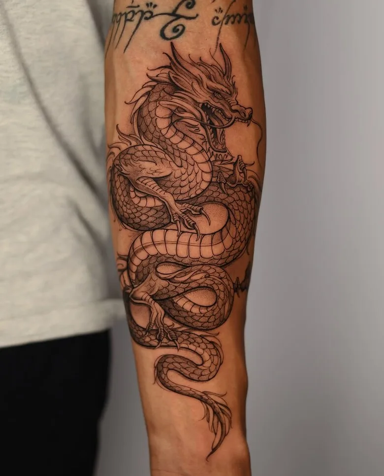 Tatouage de dragon d&eacute;taill&eacute;