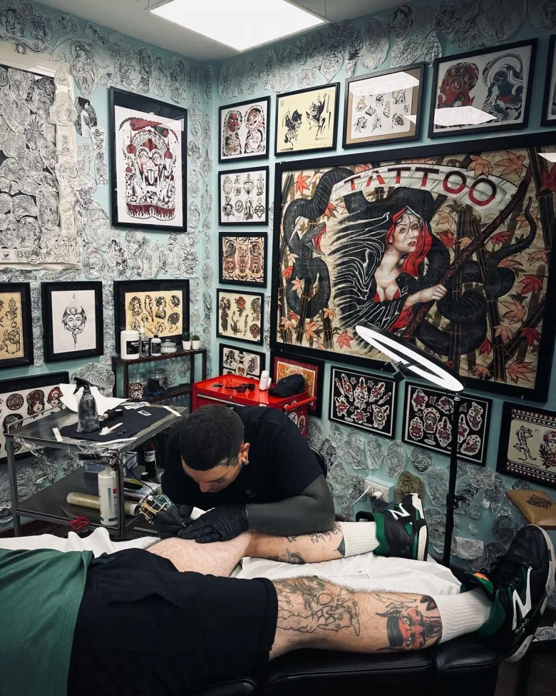 Tattoo artist Juan Pablo Badilla (@electric.mordor)
