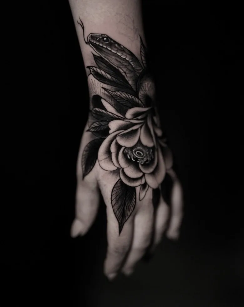Tattoo artist Elena Lamberti (@elelamb_tattoo)