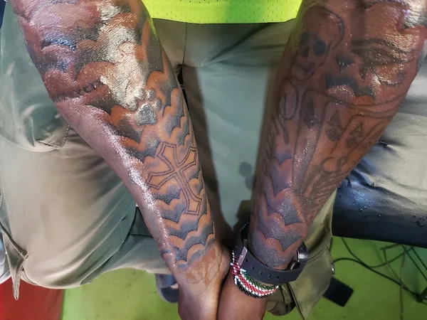 elis tattoo &piercing shop