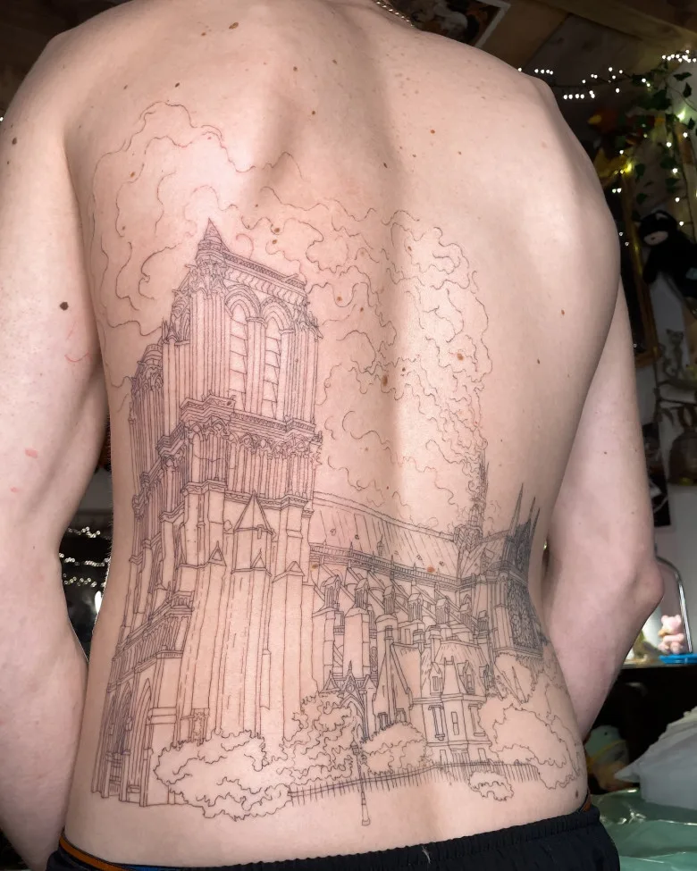 Tatuaje de arquitectura antigua