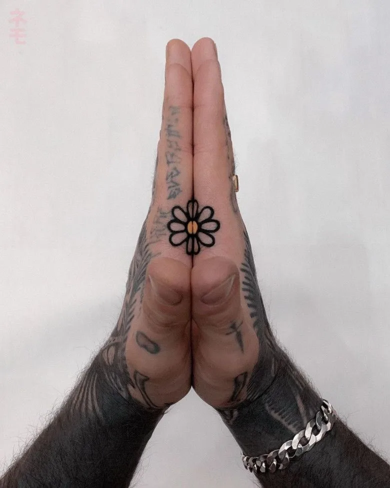 Красота в простоте. Ромашки от тату-мастера Flowersforyourhead - image 4