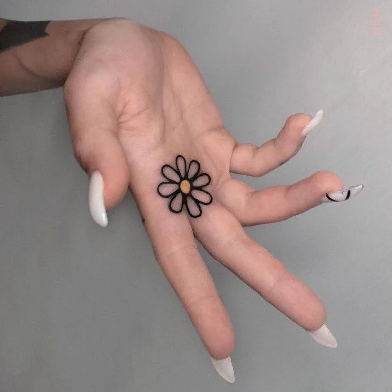 Красота в простоте. Ромашки от тату-мастера Flowersforyourhead - image 12
