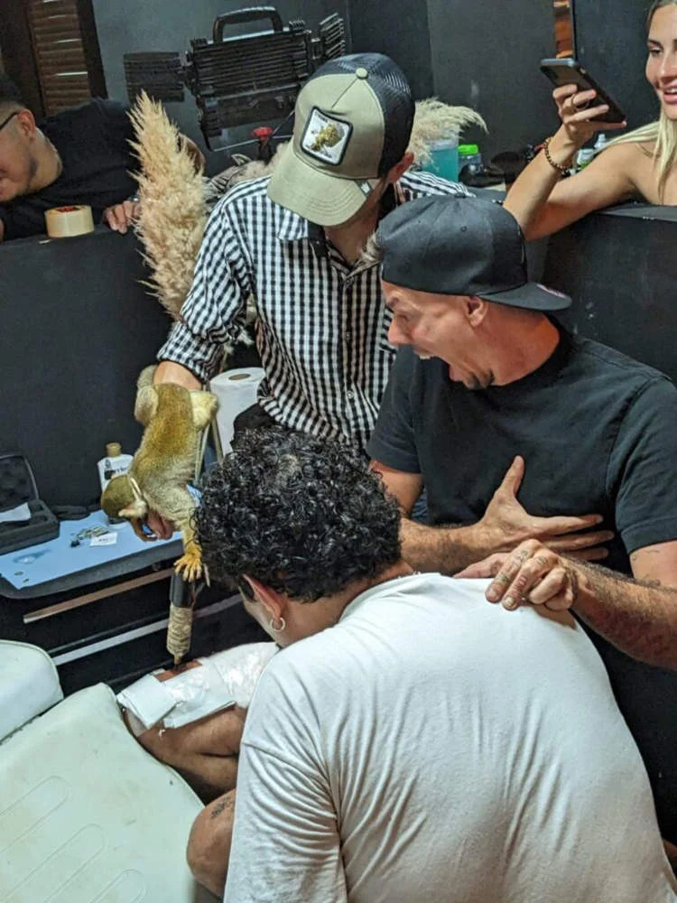 Artista de Tatuagem de Macaco - Um novo experimento por Funky Matas