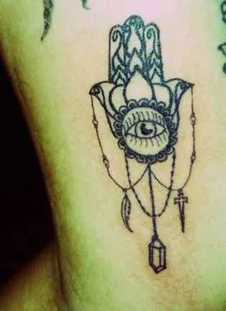 black linework Tatuagem em side #16690 | Tatuador Patrícia Yutaka