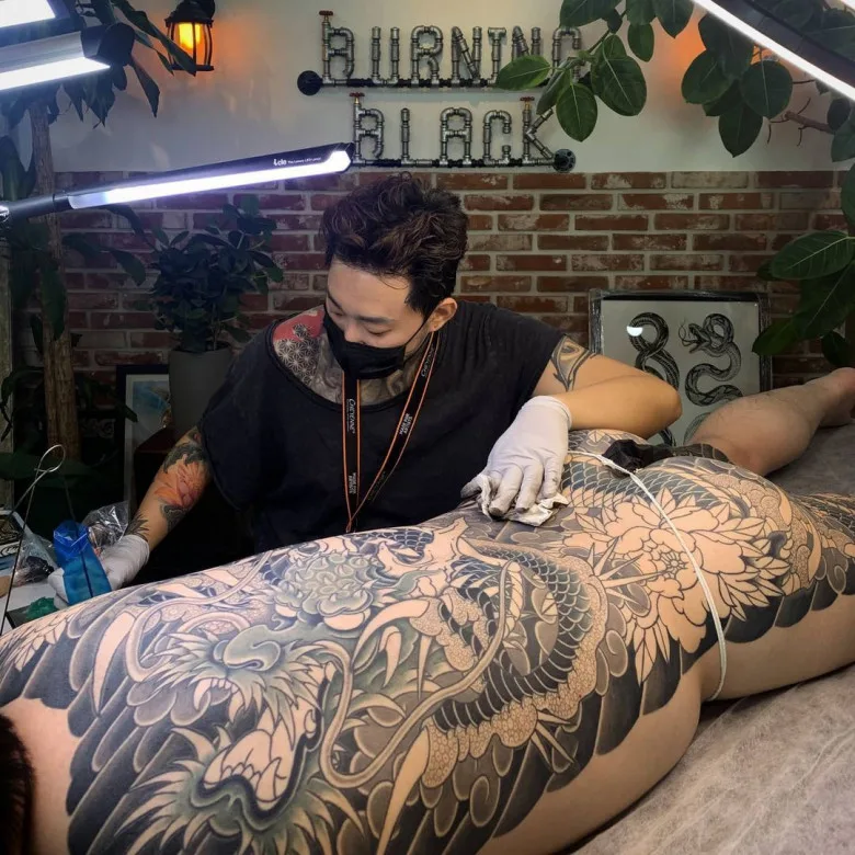 tattoo artist Horikaka
